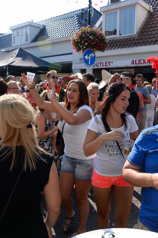 ../Images/Zomercarnaval Noordwijkerhout 233.jpg